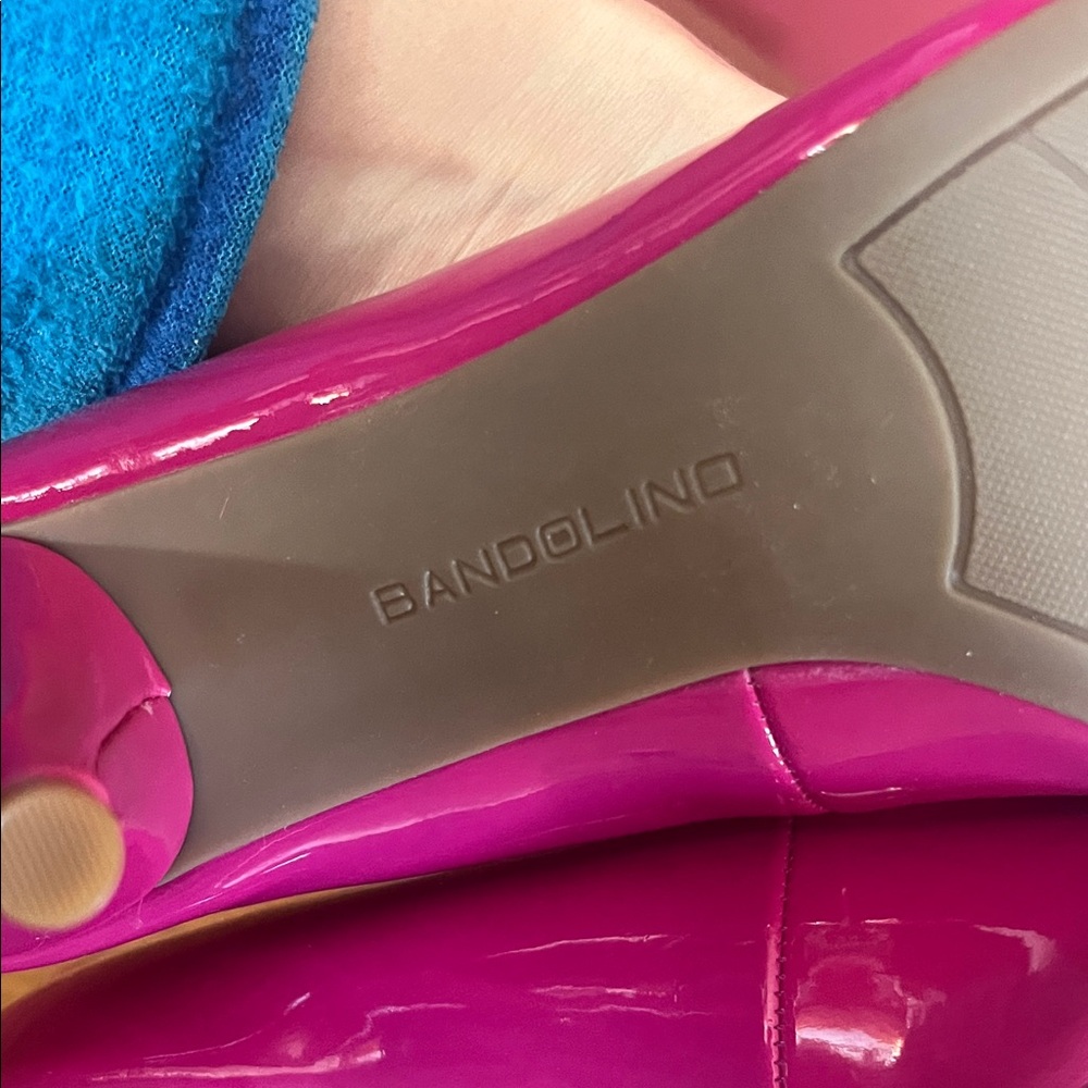Like new Bandolino Fuchsia Heels - Picture 10 of 12